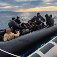 Düzensiz göçmenler boğulmaktan kurtarıldı