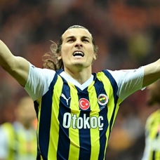 Dev derbide 10 kişi kalan Fenerbahçe Çağlar'la kazandı!