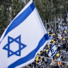 İsrailli göstericiler, erken seçim talebiyle Kudüs'ün girişini trafiğe kapattı